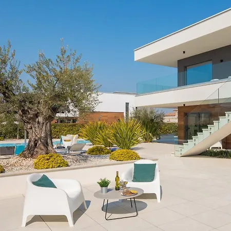 Villa Old Olive Vii -heated Pool - By Vivi Rent *