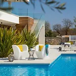 Old Olive Vii By Vivi Rent Villa *