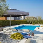 Old Olive Vii By Vivi Rent Villa
