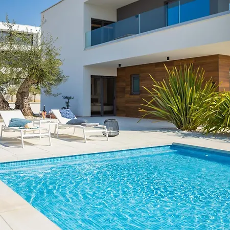 Villa Old Olive Vii -heated Pool - By Vivi Rent