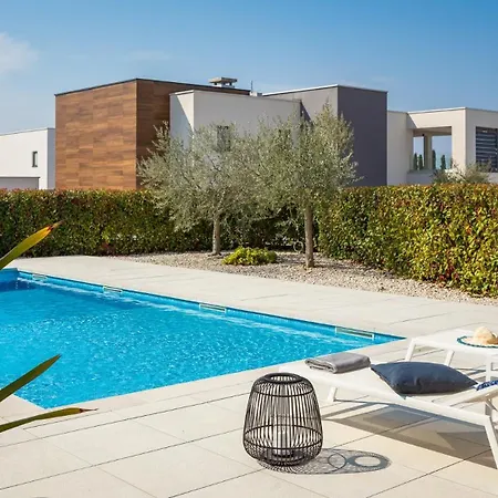 Villa Old Olive Vii -heated Pool - By Vivi Rent *