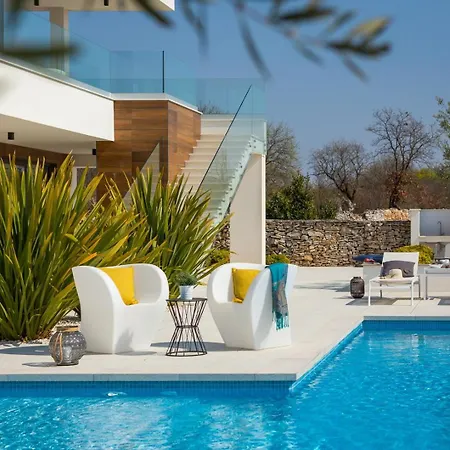Old Olive Vii -heated Pool - By Vivi Rent Villa *