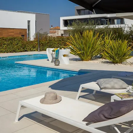 Villa Old Olive Vii -heated Pool - By Vivi Rent